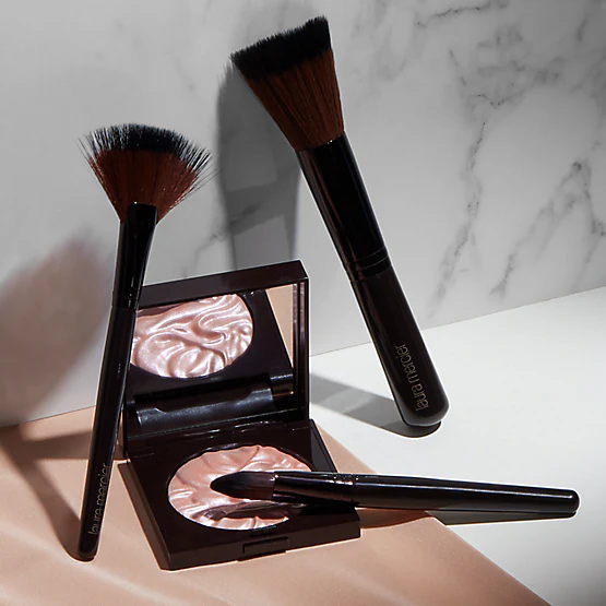 Face Illuminator Highlighting Powder  - Image 12